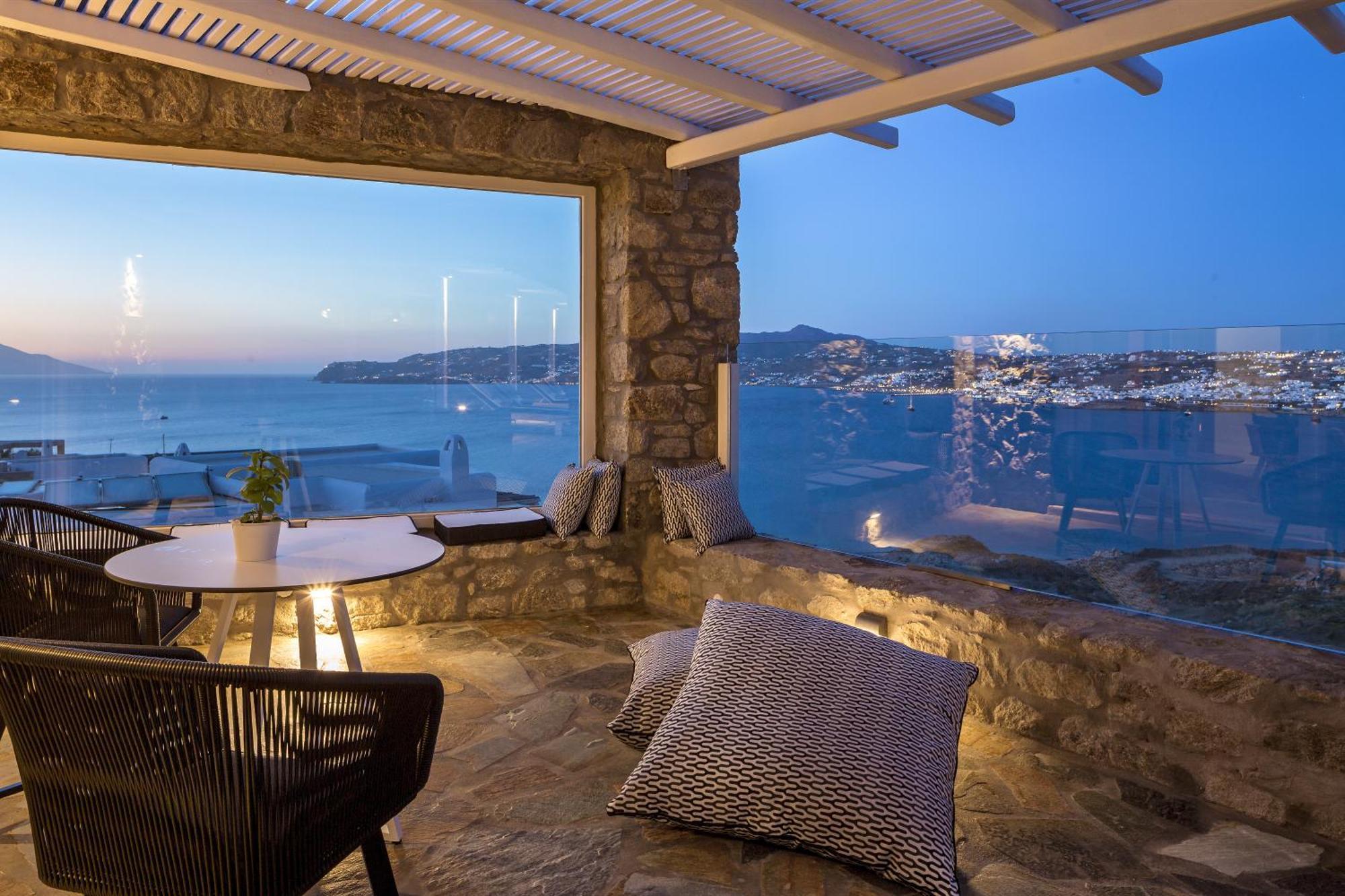 Corner Suite with Sea View with Sharing Pool