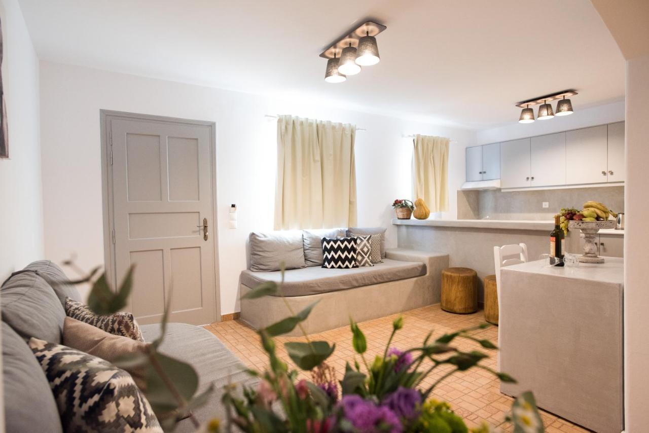 Family Room with Garden View