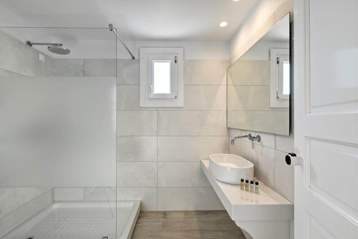 Double or Twin Room Sea View