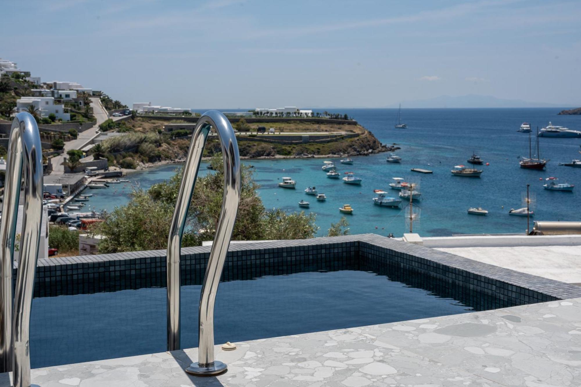 Two-Bedroom Luxury House Mini Pool
