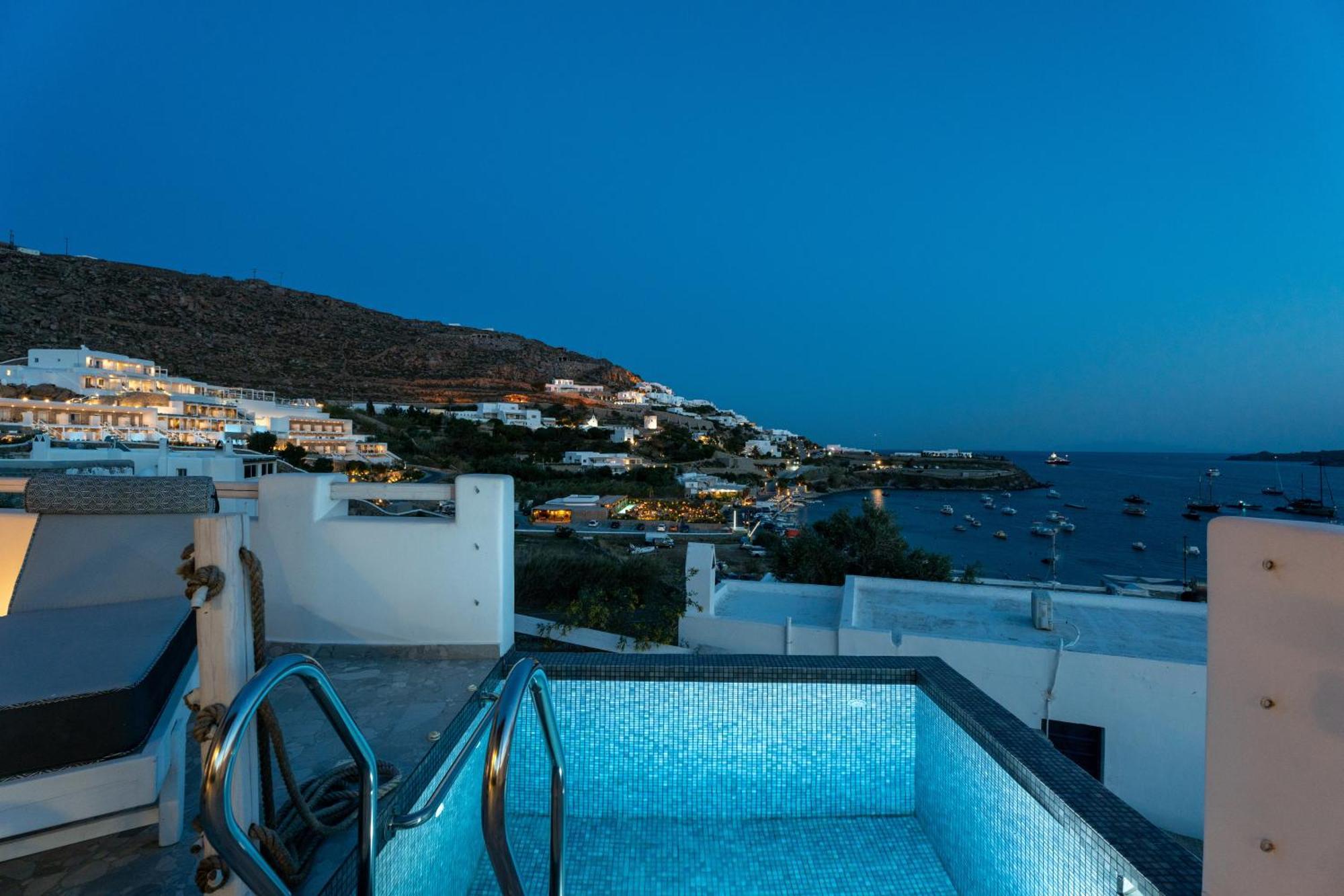 Two-Bedroom Luxury House Mini Pool