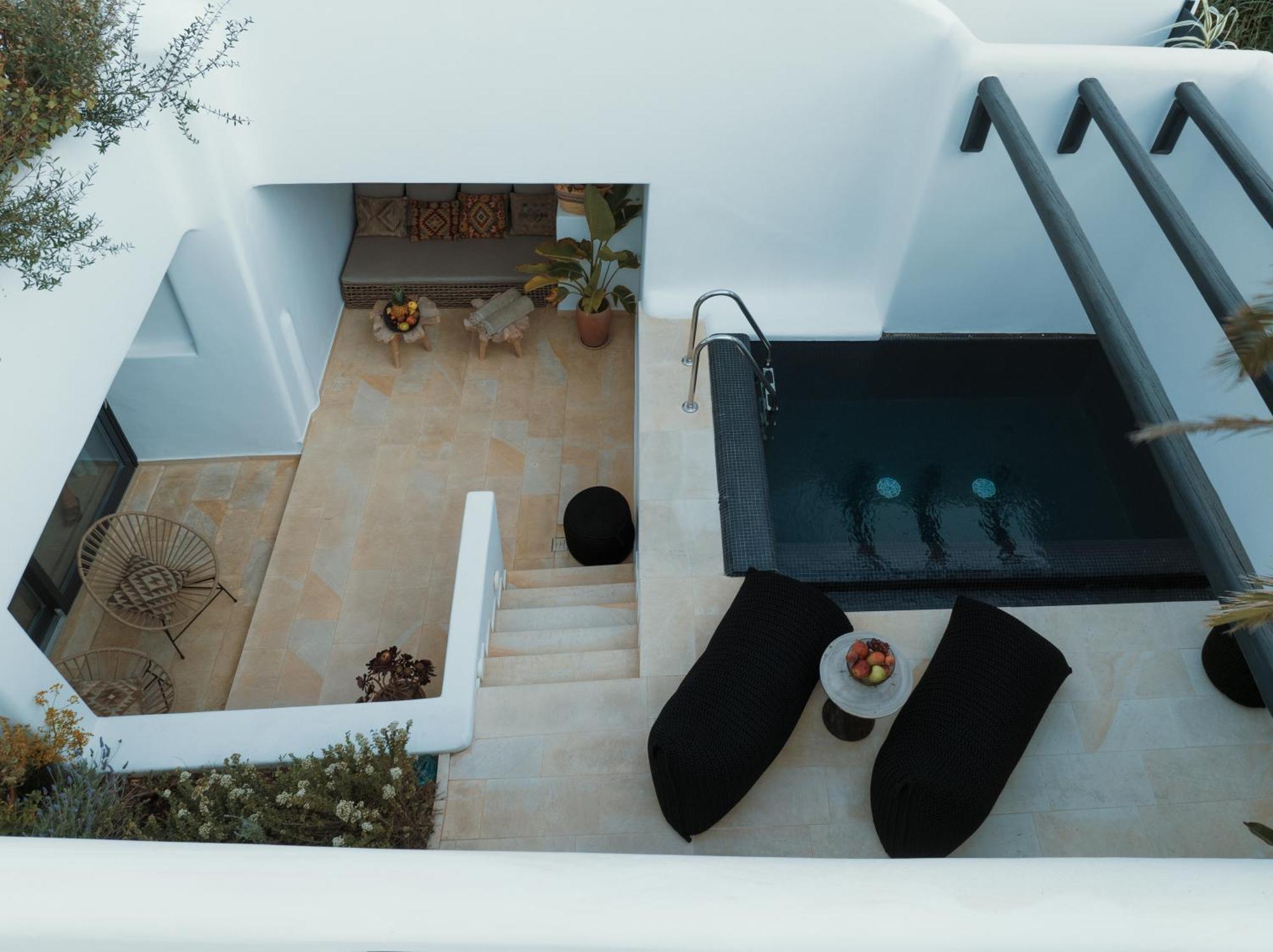 Friends & Family 2 Bedroom Suite Private Pool,1596228933:JPEG