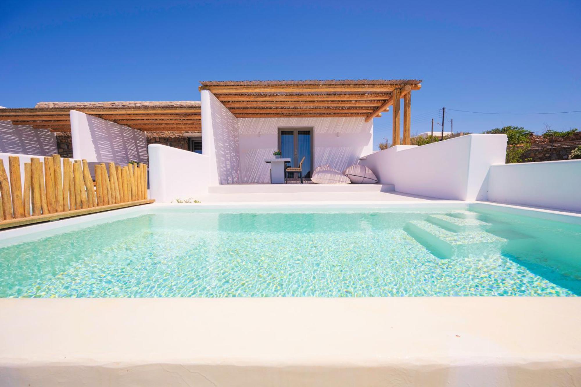 Queen-Size Double Bed Luxury Suite with Private Pool,1631608635:JPEG