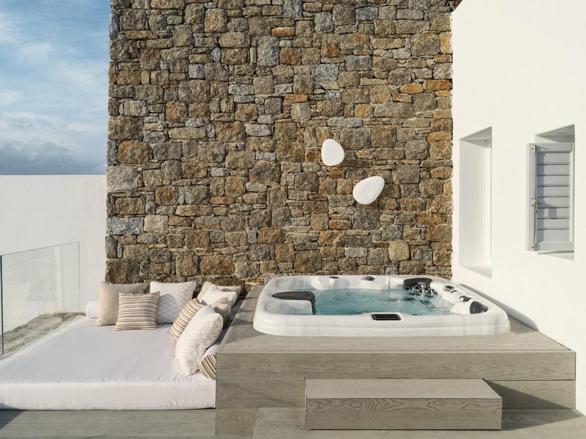 DELTA Room Outdoor Hot Tub & Partial Sea View