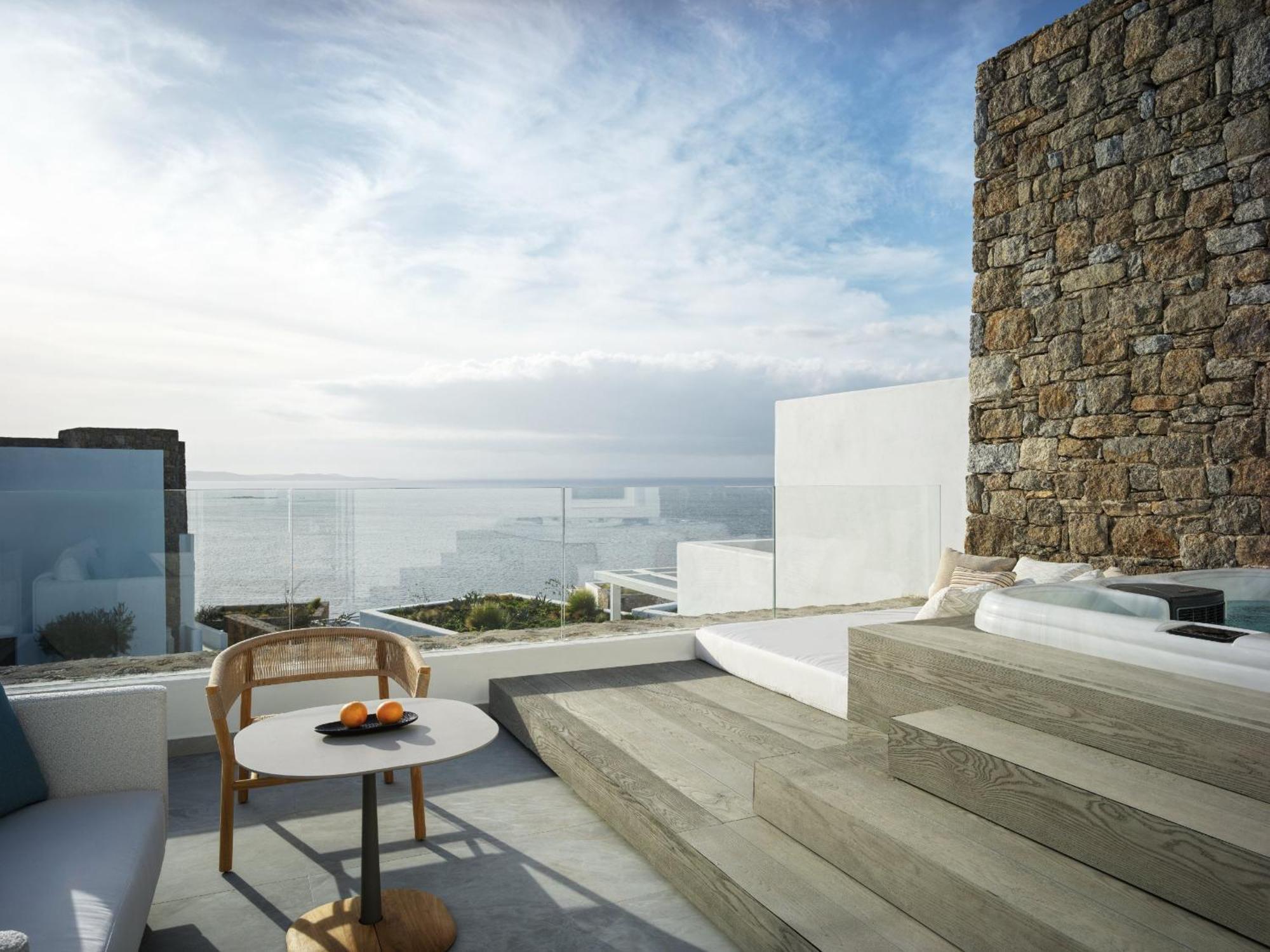 DELTA Room Outdoor Hot Tub & Sea View