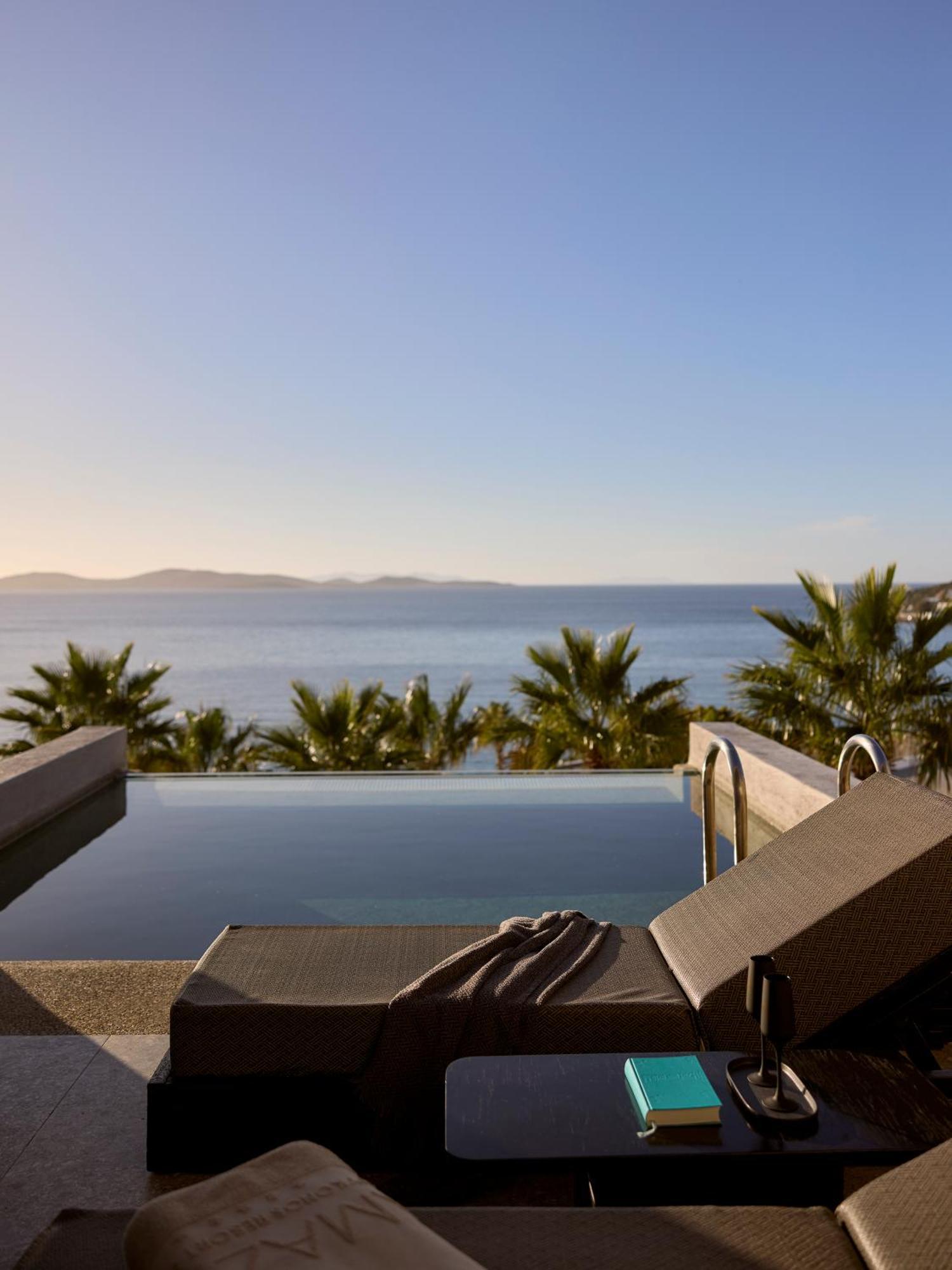 Superior sea view suite heated private pool