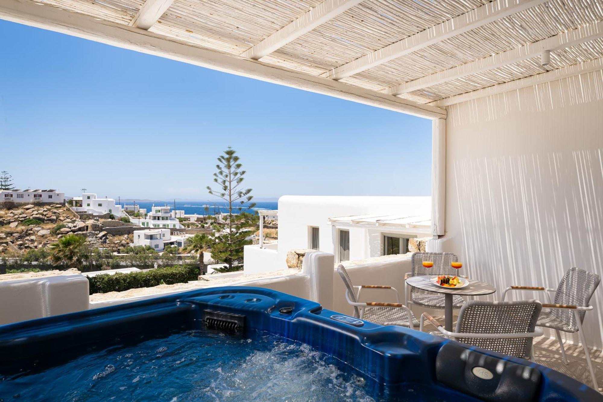 Grand Suite outdoor jacuzzi