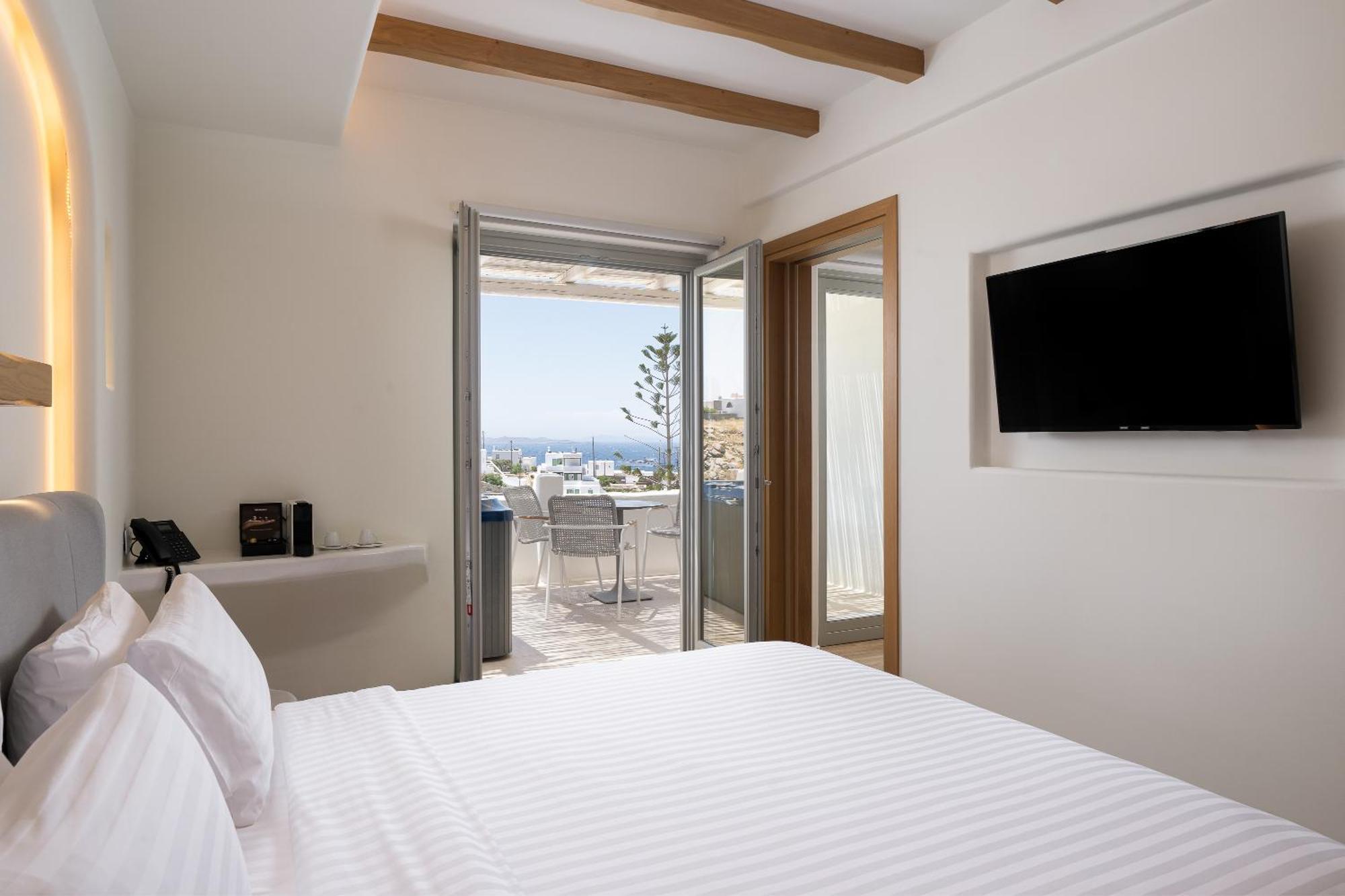 Grand Suite outdoor jacuzzi