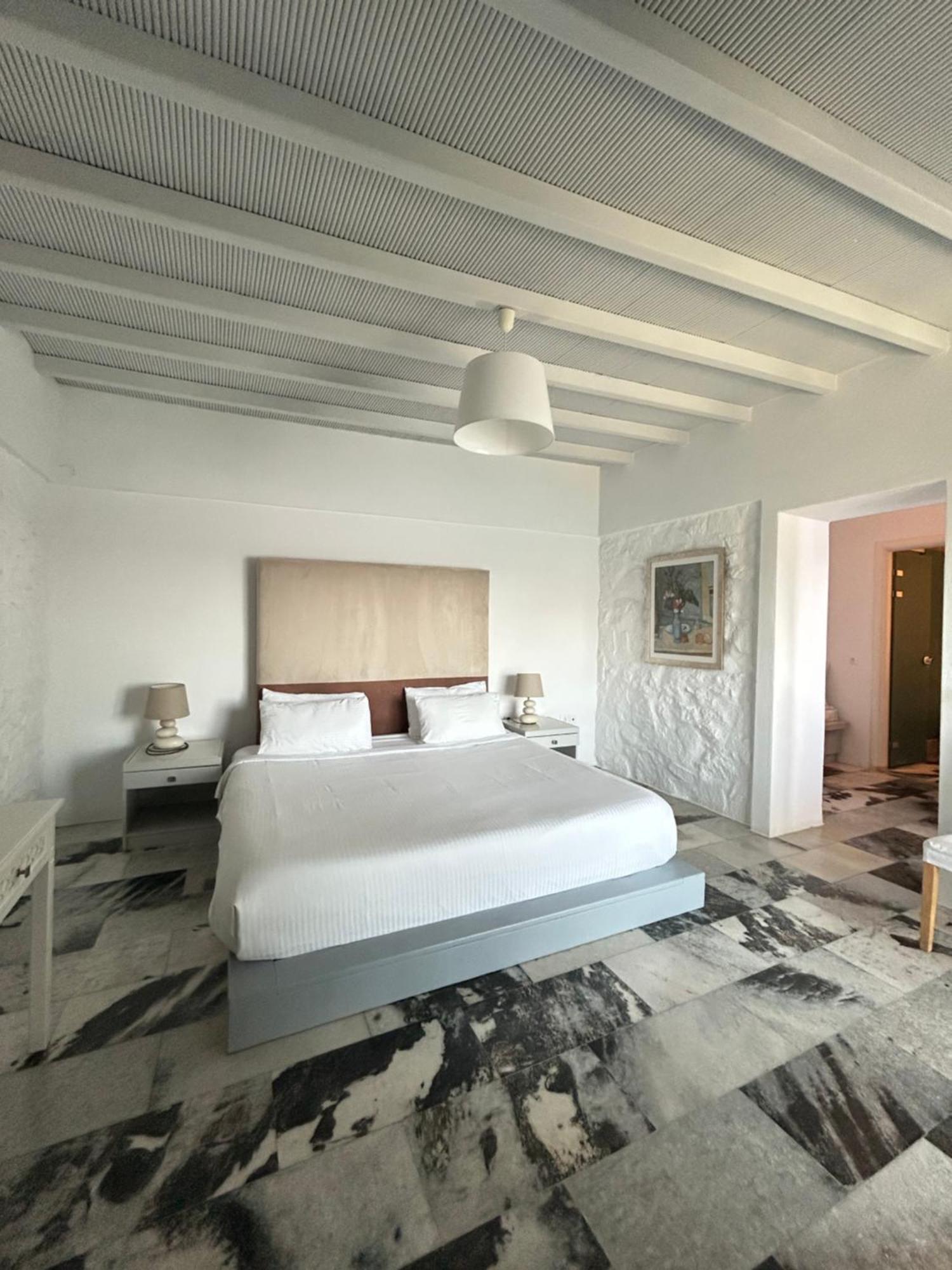 Junior Suite Outdoor Jetted Tub Sea View