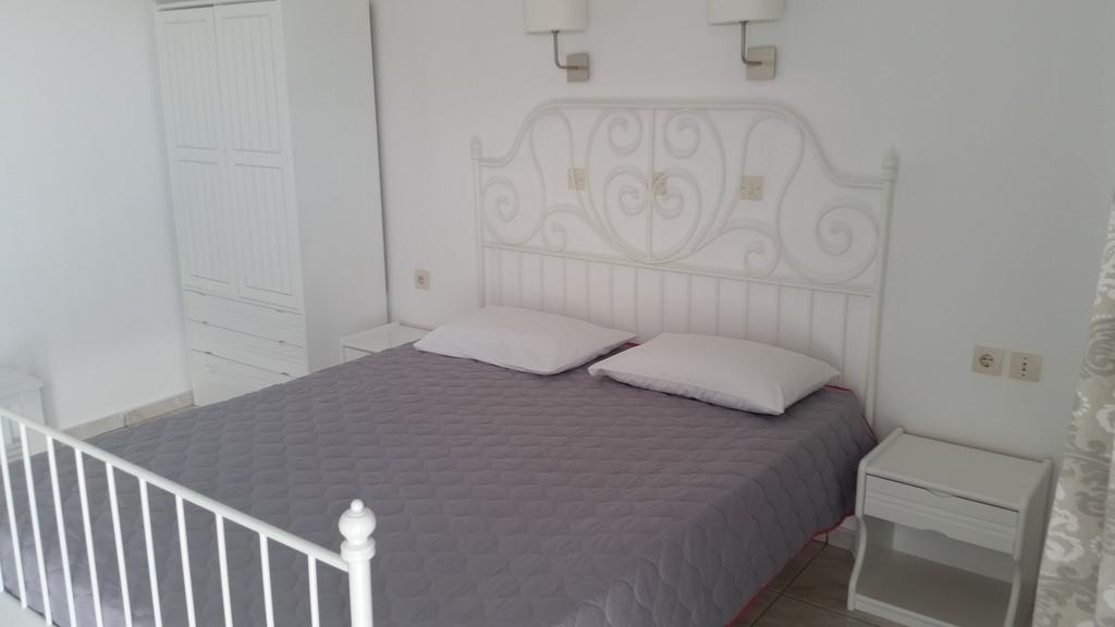 Superior Studio (4 Adults),258819861:JPEG