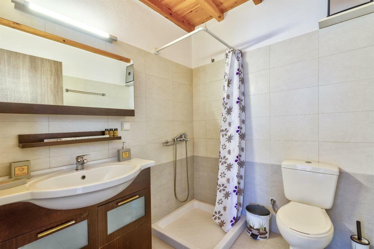 One-Bedroom Apartment,805642371:JPEG