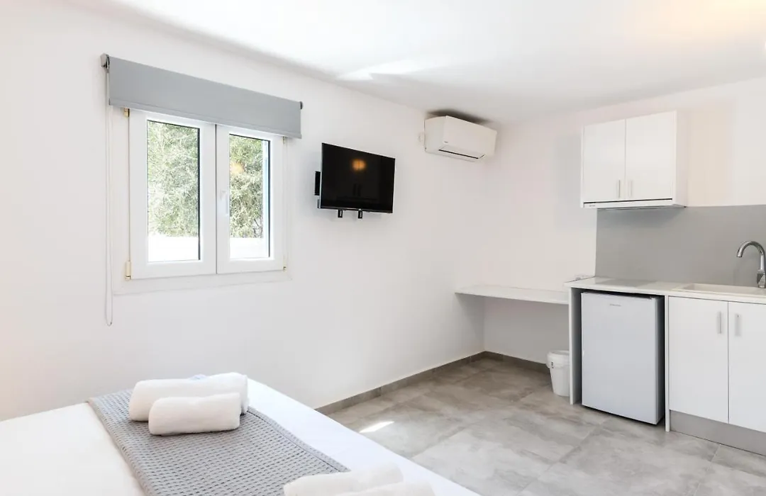 Apartment 2- Eleven Keys-1