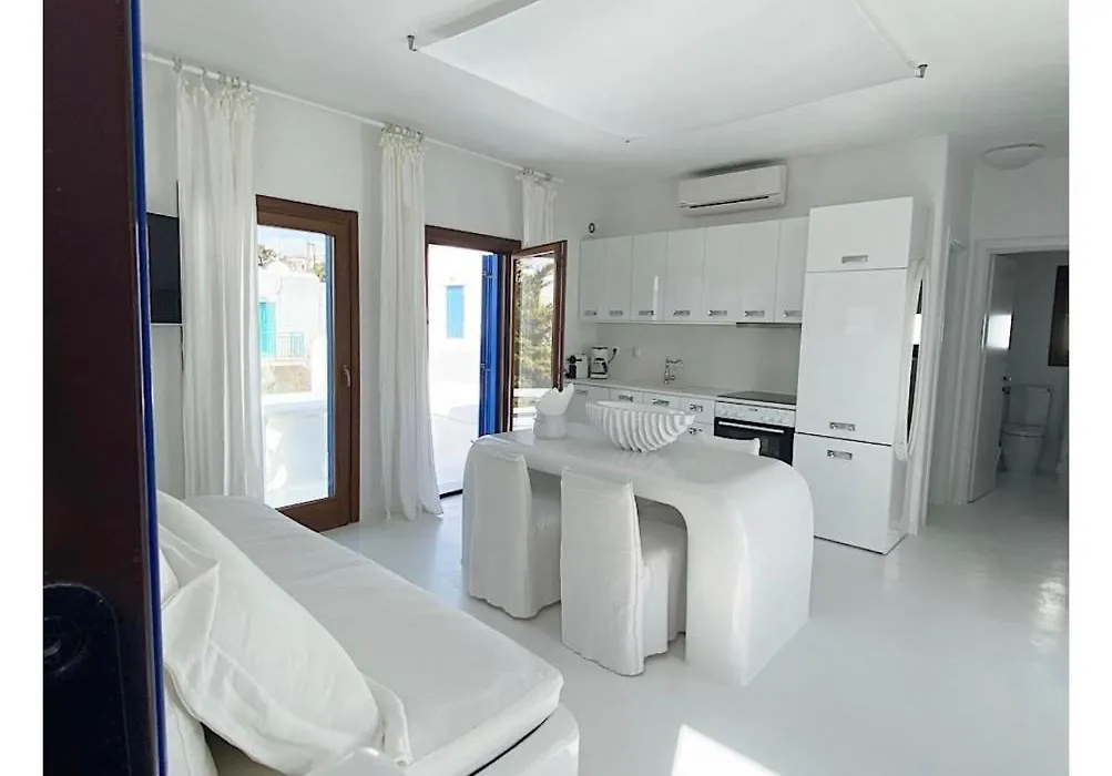 White Luxury Suite With Shared Pool Downtown By Mykonos Eight-1