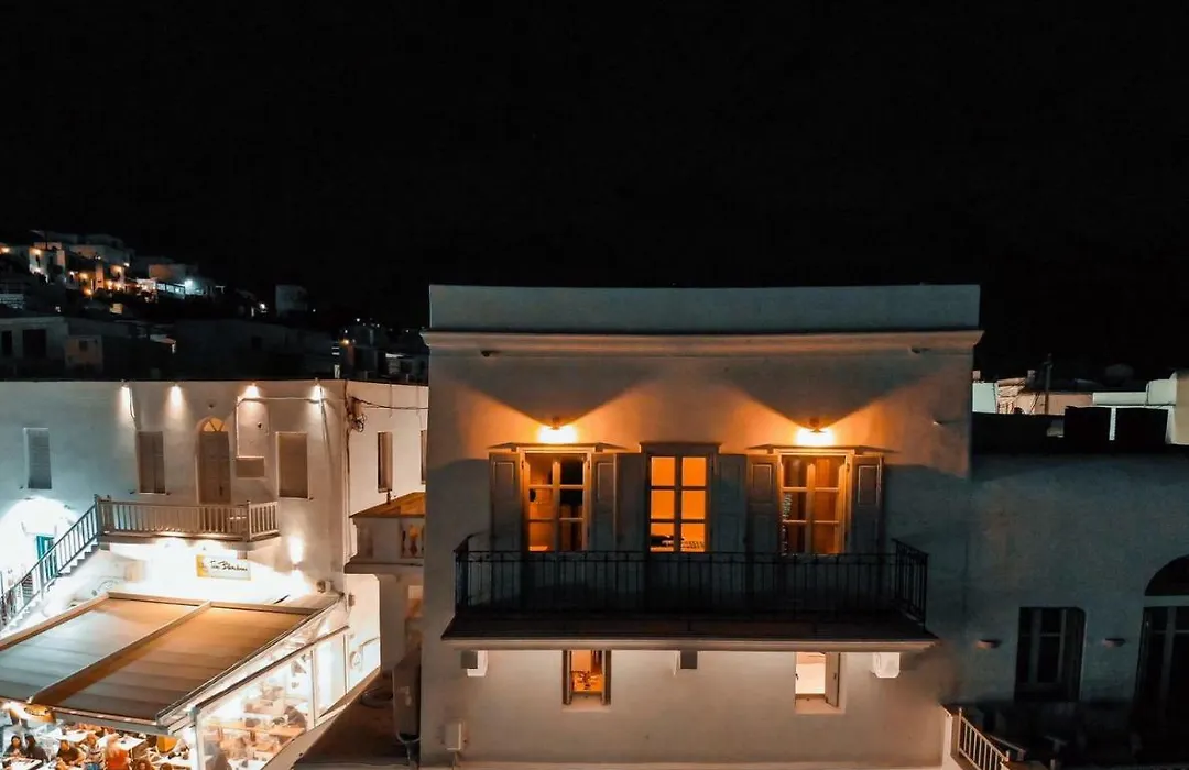 One Manto Square-1